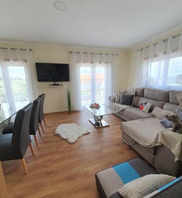 Pombal House | Child-Friendly Retreat at Alojamento Local Terreiro
