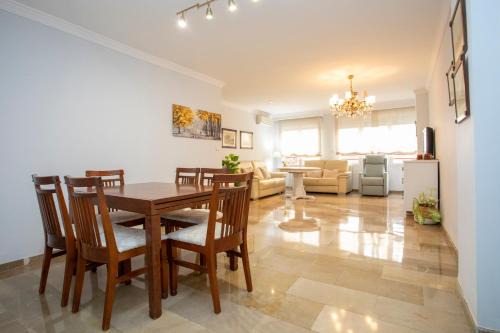 Camino de Ronda Apartment | Family-Friendly Alojamiento Camino de Ronda with Parking