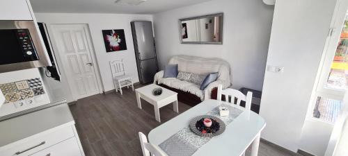 Cazorla Apartment | Family-Friendly Retreat at Alojamiento El Recreo - Rated 9.5