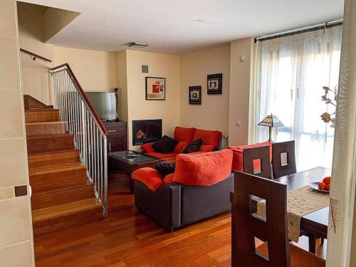 Casablanca Apartment | Ideal Getaway in Sabiñánigo with Oceanfront Pool Access