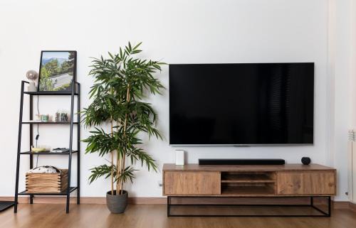 Ransol Apartment | AndBnB: Cozy Retreat in Nature with Free Parking