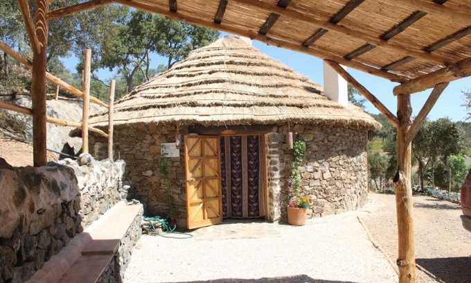 Cazalla De La Sierra House | Pet-Friendly Alojamiento Los Chozos with Ocean Views