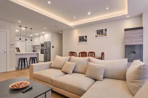 Leon Apartment | Modern Apartment in Central León with Family & Pet-Friendly Perks