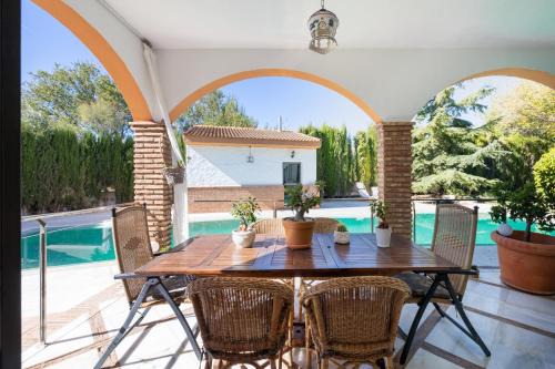 Baza Villa | Discover a Luxurious Rural Retreat with Pool and Hot Tub