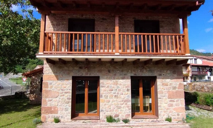 Treceno House | Relax at Alojamiento Rural "EL Nogal DE Hualle" with Ocean Views