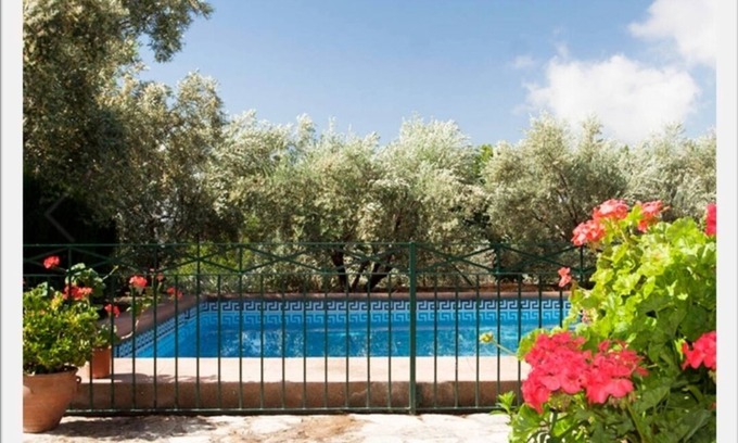 Castril House | Cozy Retreat at Alojamiento Rural Huerta Solana