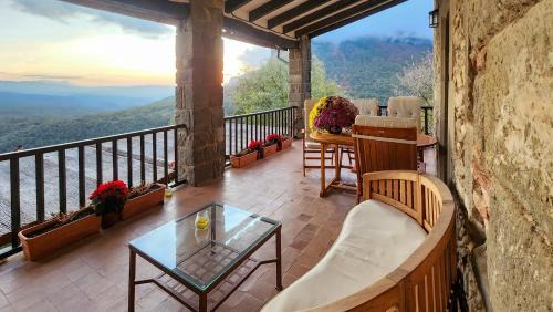 Rupit I Pruit Apartment | Inviting Allotjament Sant Joan de Fabregues with Breakfast
