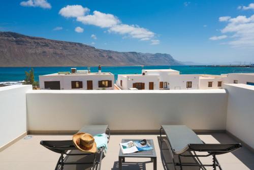 Caleta de Sebo Apartment | Oceanfront Alojamiento Santa Rosa: Guest Rated 9.3/10