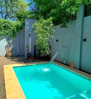 Posadas Apartment | Relax at Alojamiento Semilla with Oceanfront Pool Access