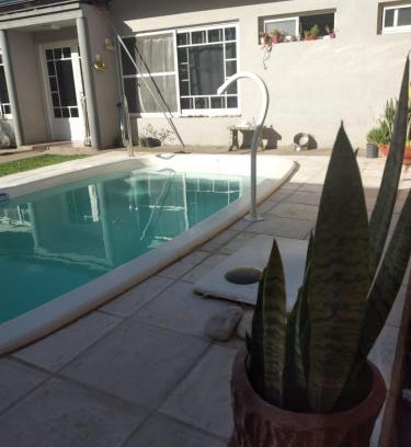 Villa Elisa House | Family-Friendly Getaway at Alojamiento Turístico Los Pinos
