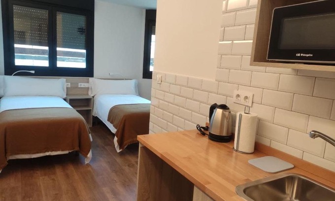 O Porrino House | Budget-Friendly Alojamientos Central with Breakfast & Family Appeal