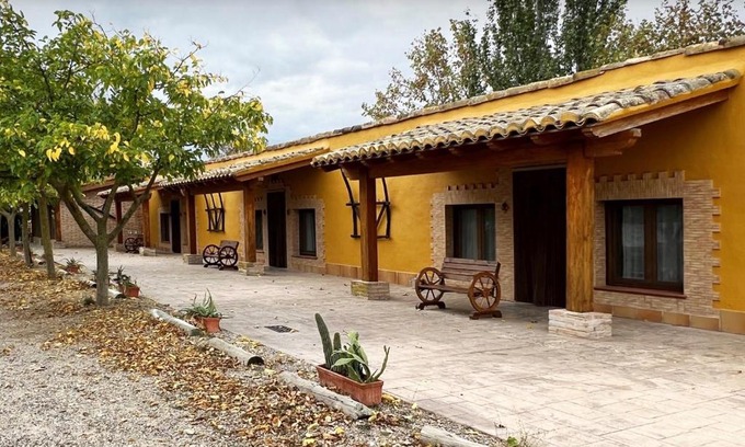 Arguedas House | Pet-Friendly Retreat at Alojamiento Rural La Alberca