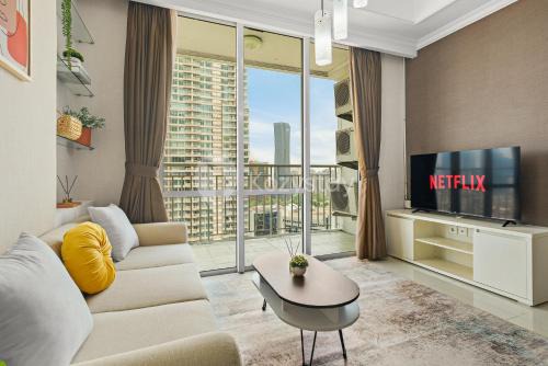 Kuningan Apartment | Relax at Aloka by Kozystay - Kuningan with Pool Access