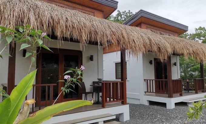 Tawala Resort | Guest Rated Alona Vikings Lodge 2 with Breakfast & Accessibility