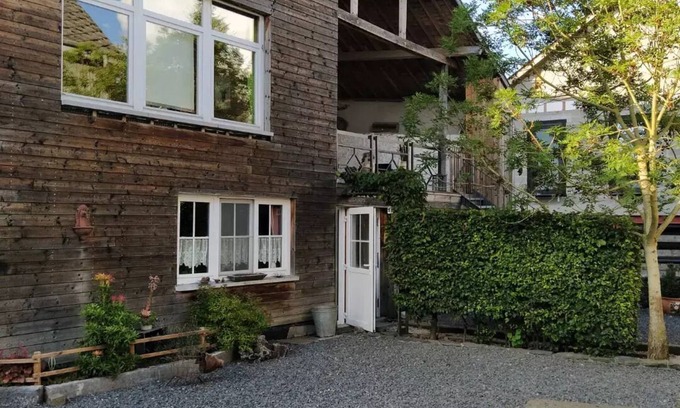 Engreux Bed & Breakfast | Tranquil B&B Along the Water with Equestrian Welcome