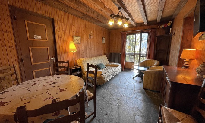 La Clusaz Apartment | Alpée 3 - Apartment in chalet for 6 people 2*