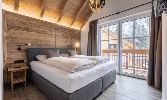 Mariapfarr Ski Chalet | Cozy Chalet Speiereck 5: Family & Pet Friendly Retreat