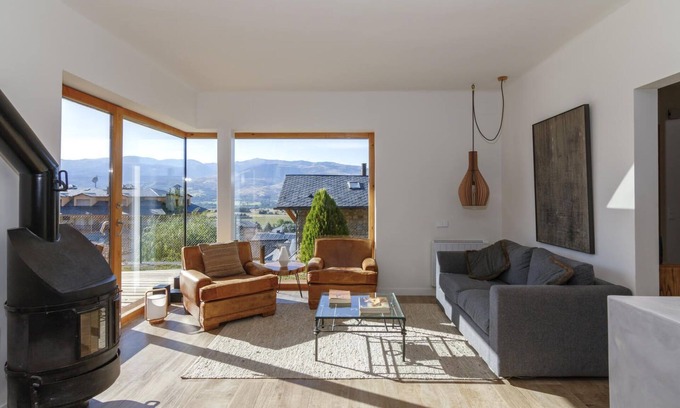 Alp House | Spacious ALP III: Family-Friendly Three Bedroom Retreat