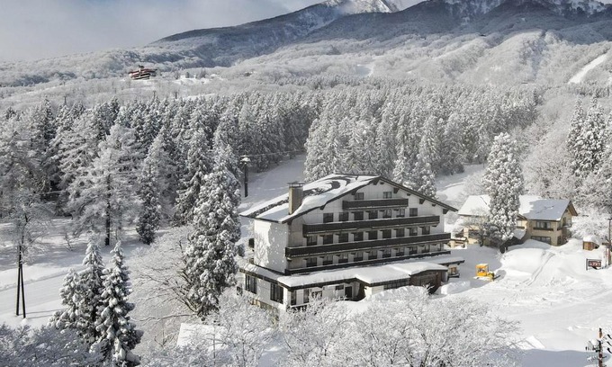 Akakura Hotel | Top-Rated ALP MYOKO with Breakfast and Hot Tub Awaits