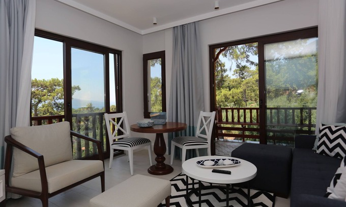Akyaka Apartment | Tranquil Escape at Alp Suites Pinehill with Ocean View