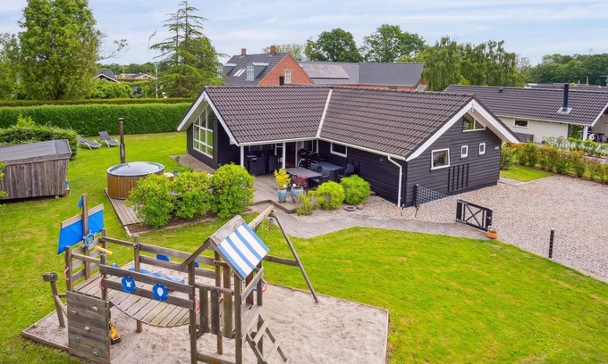 Pøt Strandby House | Oceanview Retreat "Alpa" - Steps from the Beach & Spa