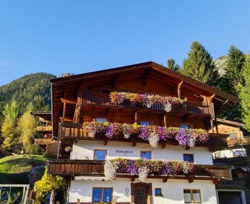 Alpbach Apartment | Alpbachblick: Family-Friendly Retreat with Hot Tub Access