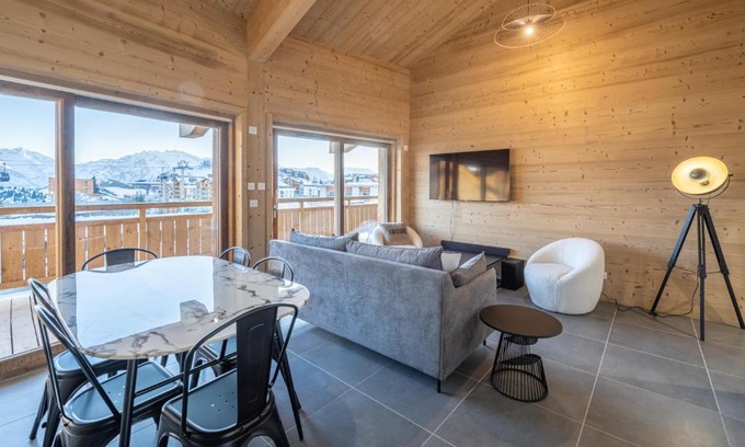 Jeux Apartment | Discover the 1 Bedroom Cabin at Gentianes Retreat