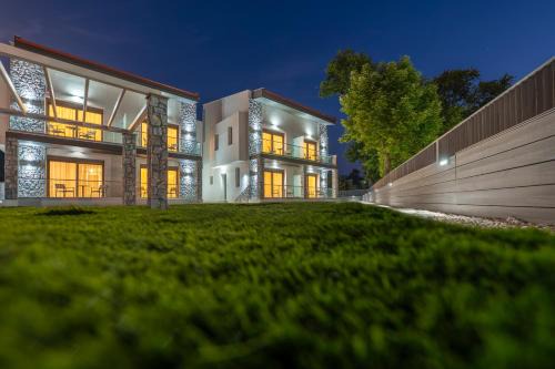 Olympiada Apartment | Experience Ocean View Bliss at ALPE LUXURY ACCOMMODATION
