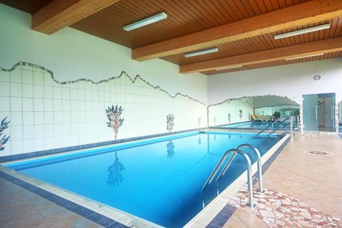Werfenweng Apartment | Tranquil Alpen Apartment Werfenweng with Pool & Ocean Views