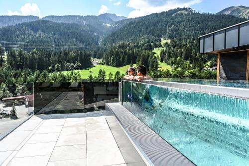Lermoos Apartment | Discover Alpen Appartements Lärchenhof: Pool & Spa Retreat