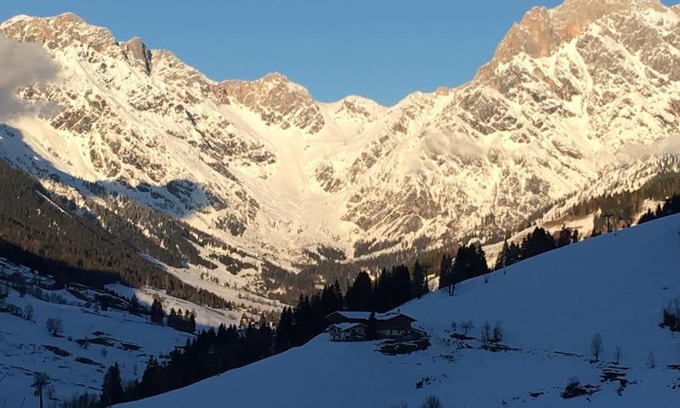 Maria Alm am Steinernen Meer Apartment | Alpenblick: Family-Friendly Retreat with Oceanfront Views