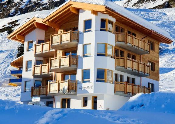 Riederalp Apartment | Guest Rated 9/10: Alpen-Park with Family-Friendly Amenities