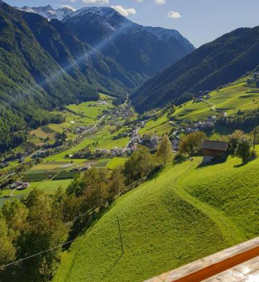 Martello Apartment | Family-Friendly Alpenblick Lodge Tscholl Awaits Your Stay