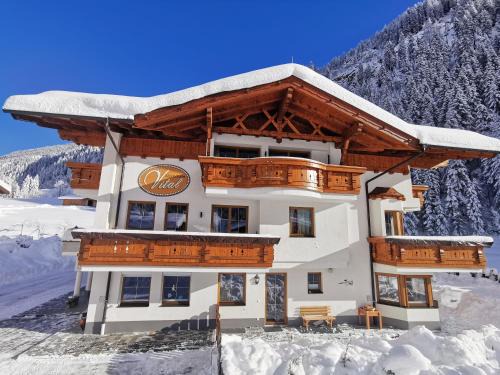 Volderau Apartment | Luxury Alpenchalet Vital: 4-Star Retreat with Hot Tub