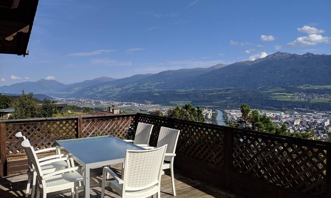 Hungerburg-Hoheninnsbruck Apartment | Top-Rated Alpendohle Apartments with Family-Friendly Amenities