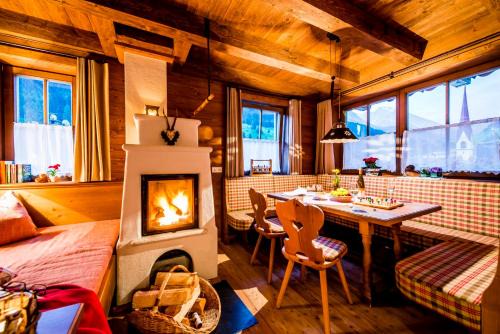 Lanersbach Ski Chalet | Experience Alpendorf Anno Dazumal: Pet Friendly & Oceanfront