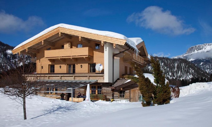 Waidring House | Discover Alpengasthof Oberweissbach: Pet-Friendly Retreat