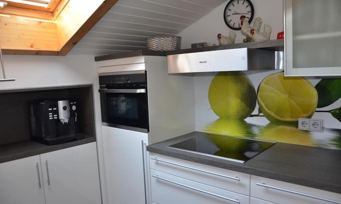 Horgering Apartment | AlpenGlück: Family-Friendly Retreat with Pet Welcome
