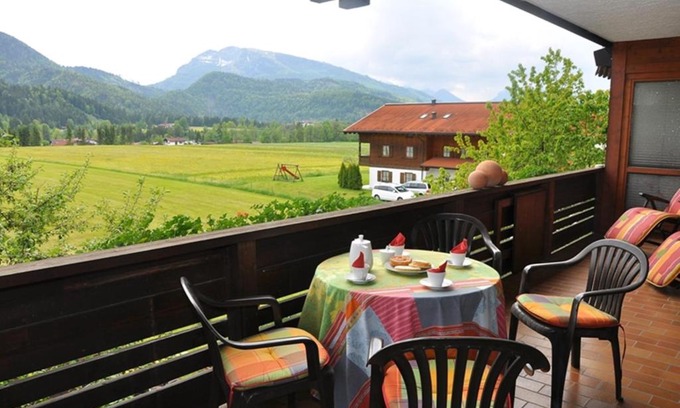 Entfelden Apartment | Discover Alpenglühn: 4-Star Hotel with Hot Tub & Family Rooms