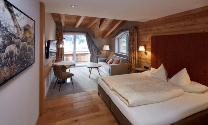 Zoeblen House | Alpenjuwel Rohnenspitze: Family-Friendly Getaway with Breakfast