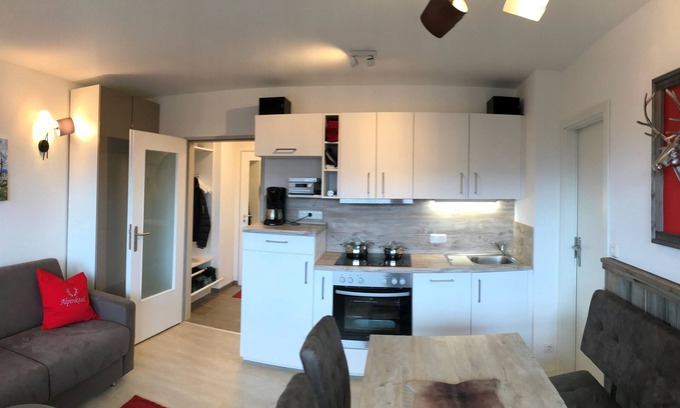 Ettenhausen Apartment | Cozy AlpenKastl for Small Groups with Balcony & Kitchen