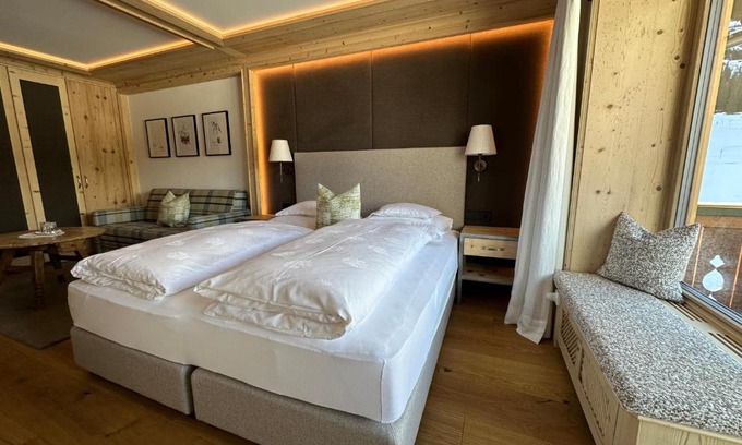 Lech am Arlberg Hotel | Elegant Alpenland - Oceanfront Spa Retreat with Top Ratings