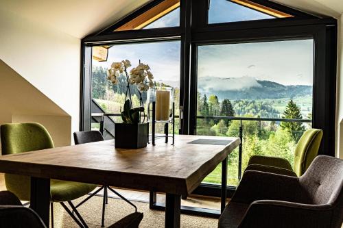 Oberstaufen Apartment | Inviting Alpenloft Ausblick: Guest Rated 9.8 and Family-Friendly