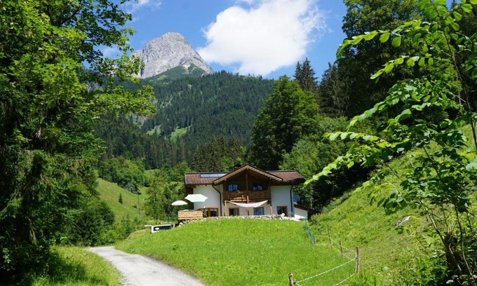 Werfenweng House | Discover AlpenSportChalet: Pet-Friendly Oceanfront Retreat