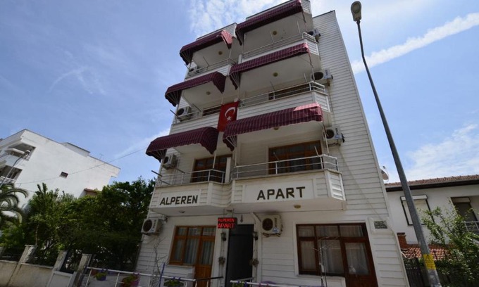 Marmara Apartment | Cozy Alperen Apart: Pet-Friendly with Private Beach Access