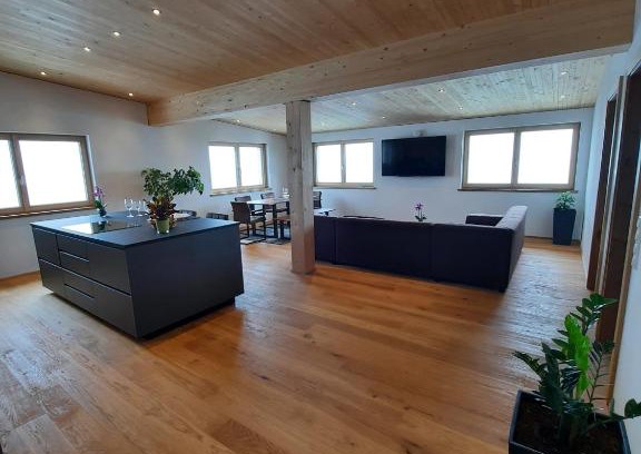 Schroecken Apartment | Alpha Apartment: Pet & Child Friendly with Guest Rated 9.8
