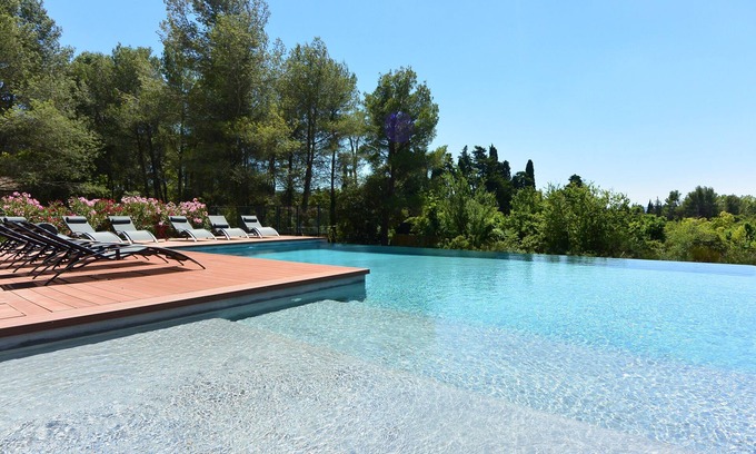 Plan-d'Orgon Villa | Explore Alpilles Luberon: Heated Pool & Ocean Views