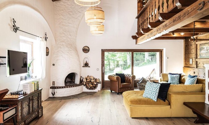 Bad Ischl House | Tranquil Alpin-Chalet in Bad Ischl: Sauna & Nature Retreat