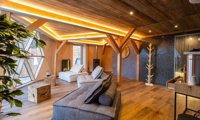 Les Orres Hotel | Discover Alpin D’Hôme: Spa, Restaurant & Family-Friendly