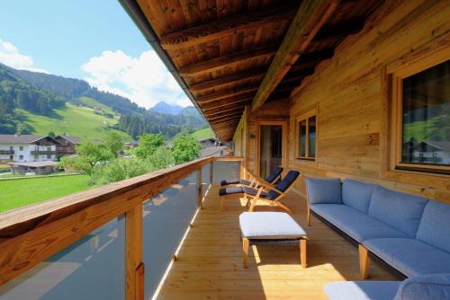 Hollersbach im Pinzgau Apartment | Cozy Alpin Penthouse Hollersbach with Family-Friendly Amenities
